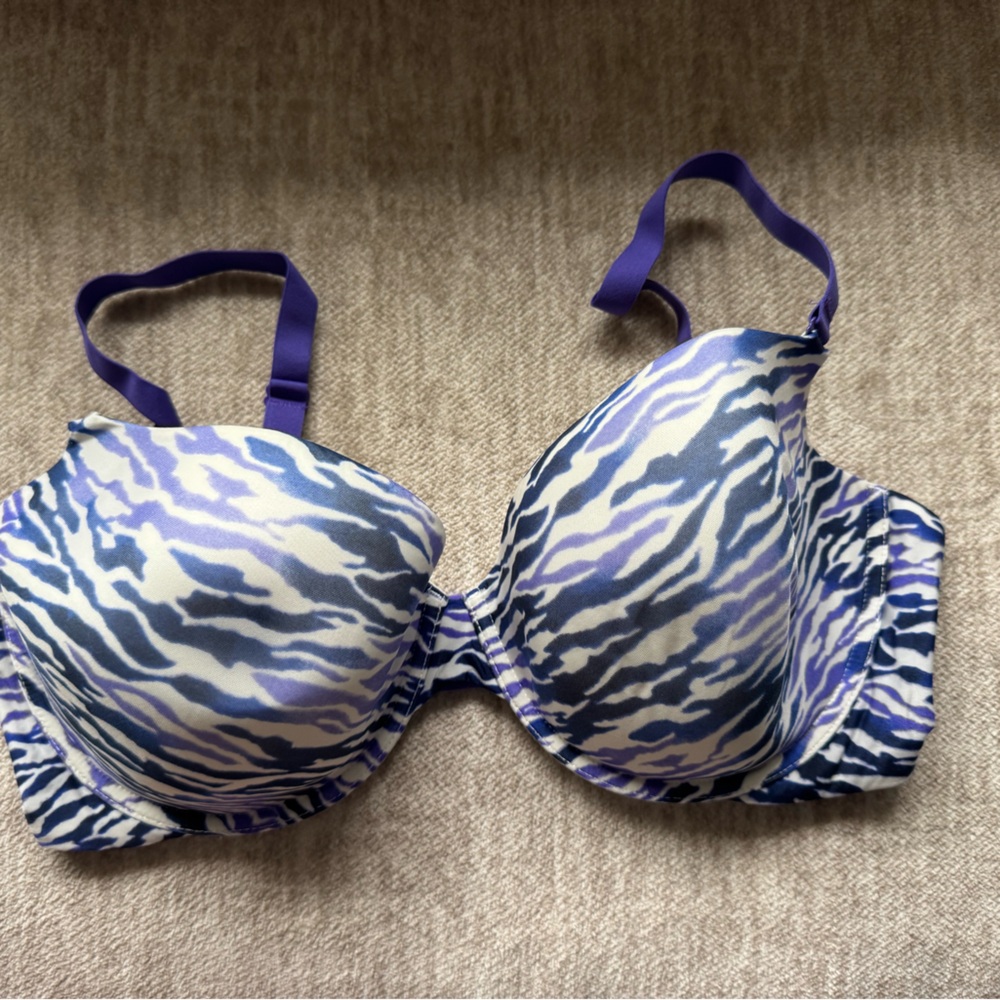 Victoria's Secret Blue and White Print Lined Demi